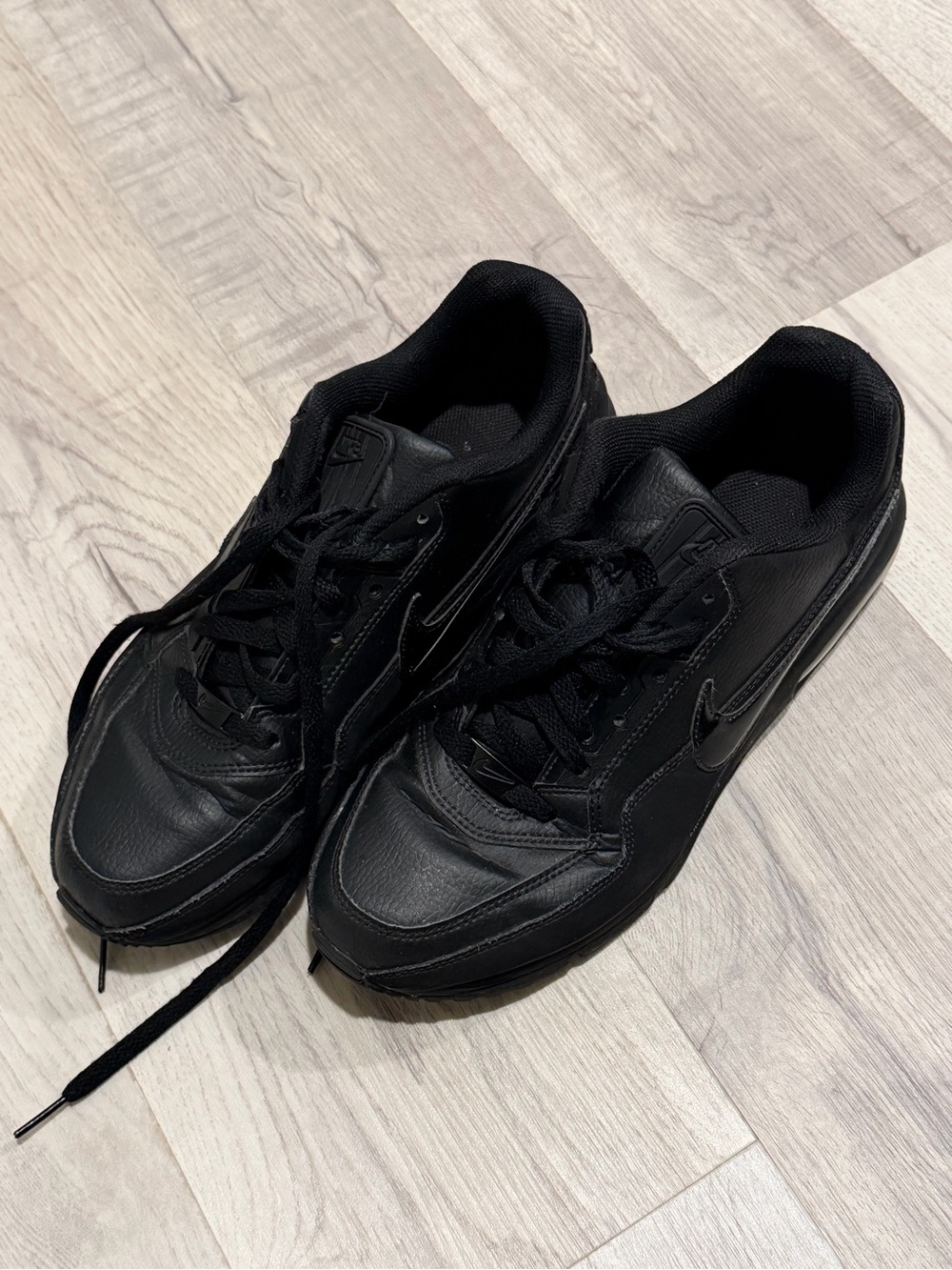 Nike Air Max LTD sz 10.5 Men's Black Athletic Sneakers